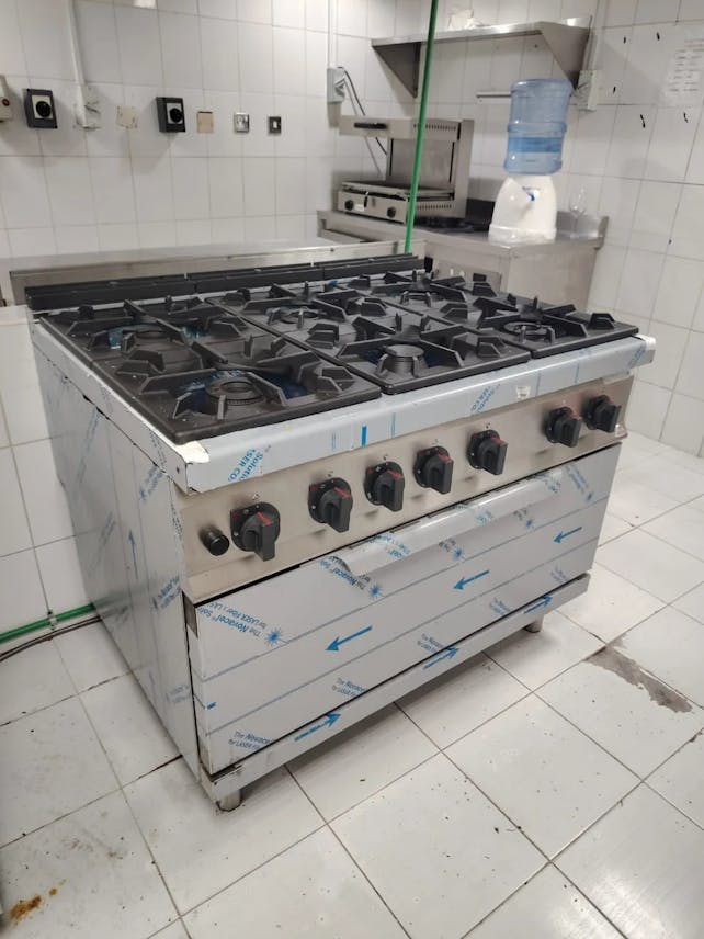 Italian 6-Burner Gas Cooker