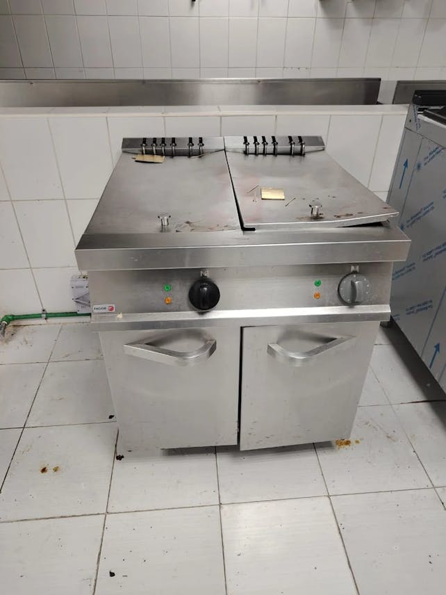 Italian 6-Burner Gas Cooker