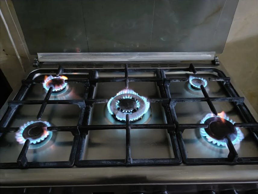 مجموعة غاز بخمس شعلات مع شواية وفرن