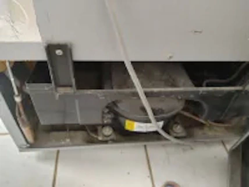 ثلاجة هيتاشي 350 لتر – بحالة جيدة