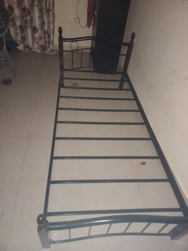 للبيع: 3 أسرة مفردة