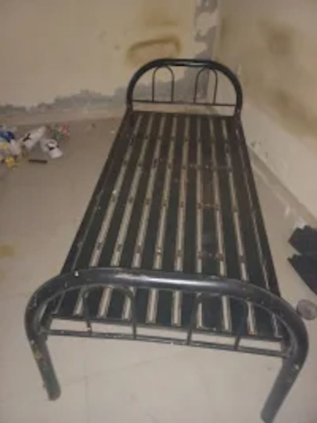 للبيع: 3 أسرة مفردة