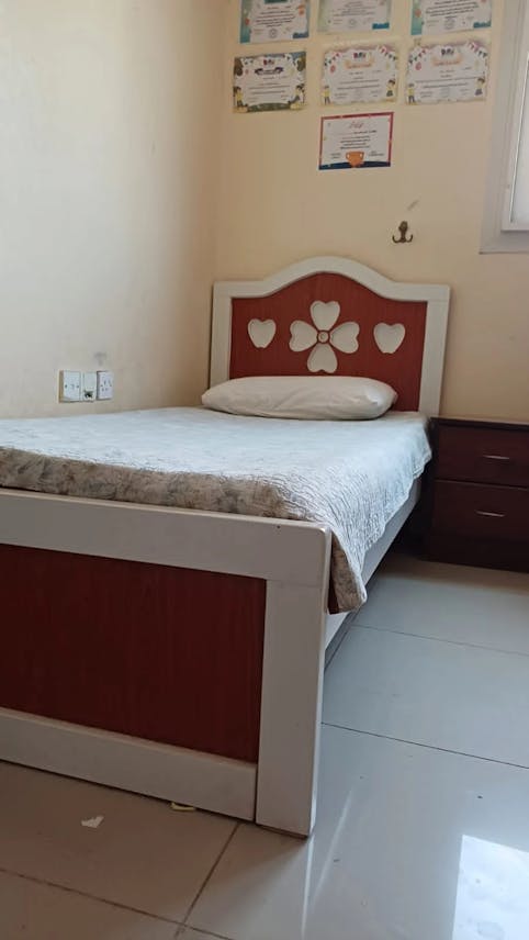 Single Bed with Semi-Orthopedic Mattress – Solid Wood