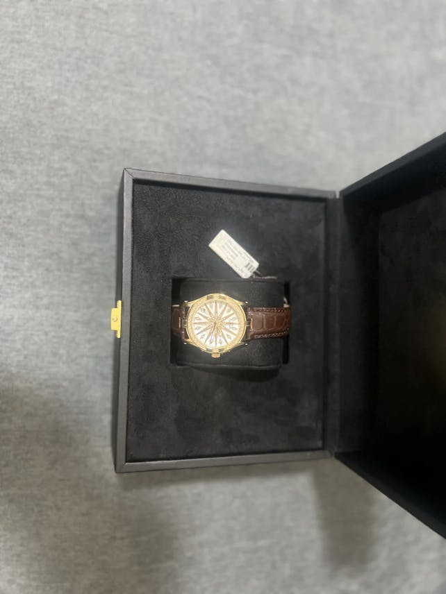 Luxury Swiss Watch – Genuine Diamond Design |