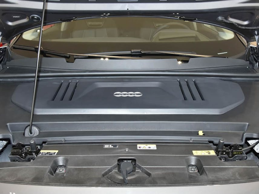 Audi Q5 e-tron EV 2024