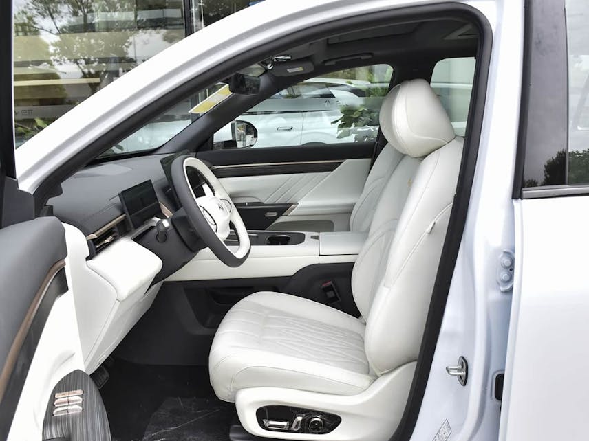 DongFeng eπ008 EV 2025