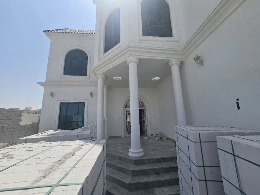 2-Bedroom Apartment with Private Entrance in Villa