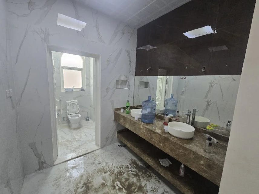 2-Bedroom Apartment with Private Entrance in Villa