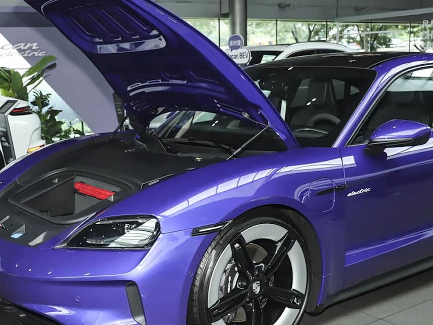 Porsche Taycan EV 2026